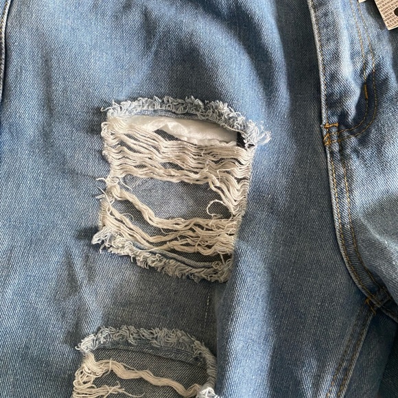 Boohoo High Waist Light Wash Distress Mom Jeans - Picture 7 of 11